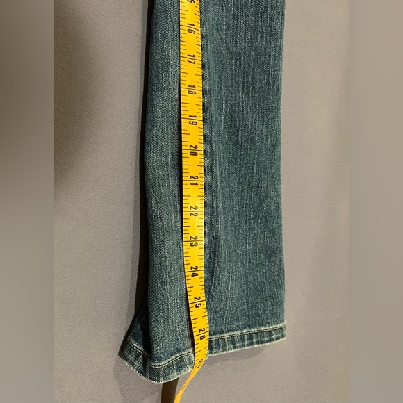 Tommy Hilfiger Classic Denim Jeans w/ Double Button Back Pockets, Size 4 - Picture 8 of 10